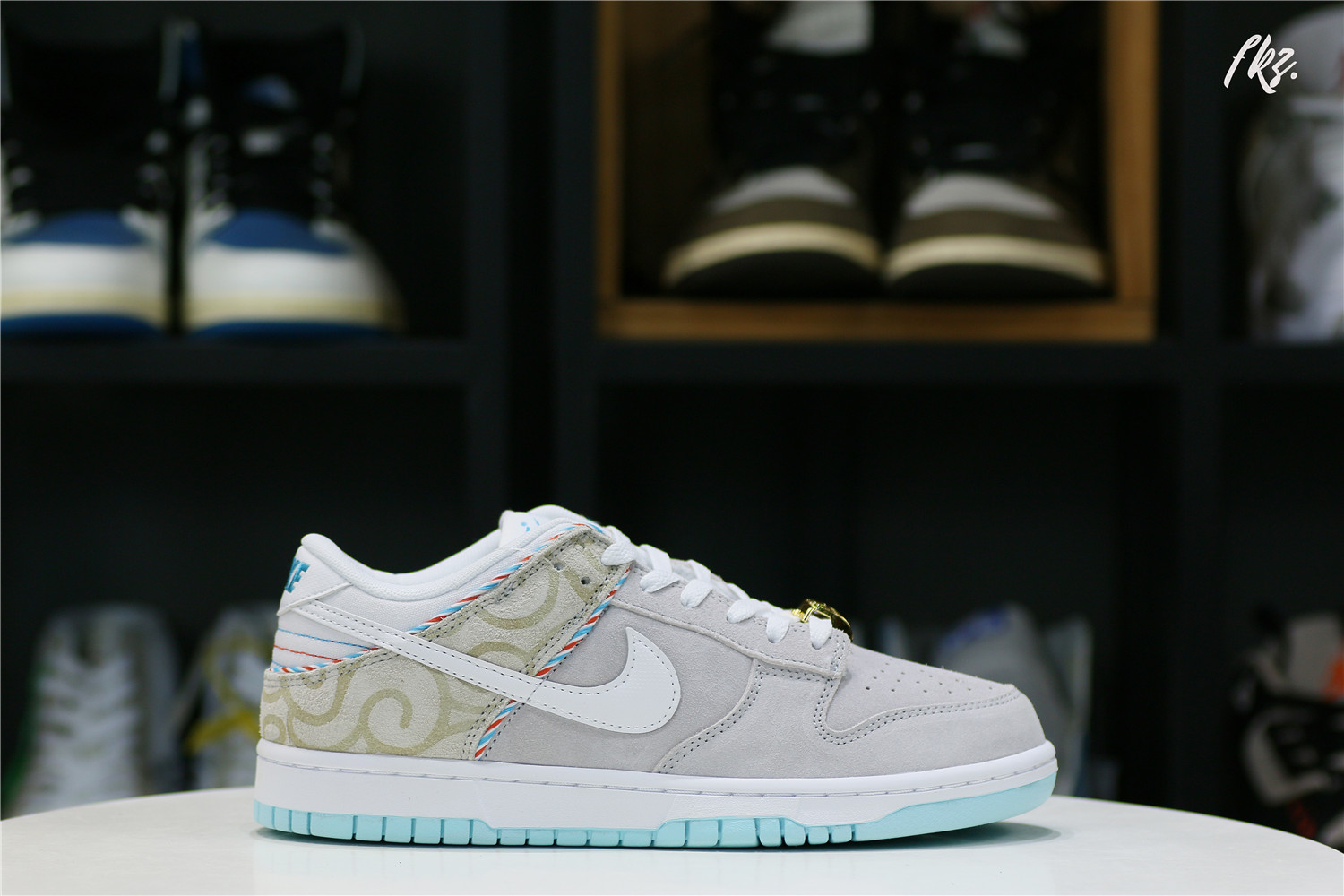 Nike Dunk Low SE Barber Shop Grey