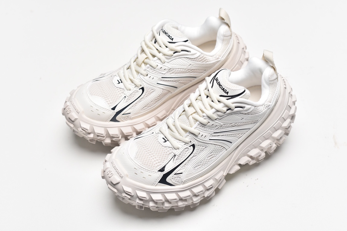 Balenciag* Defender black & white