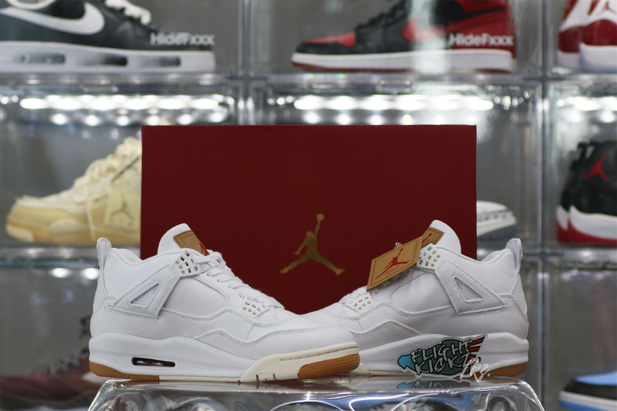Air Jordan 4 Retro Levi’s White (Levi’s Tag)