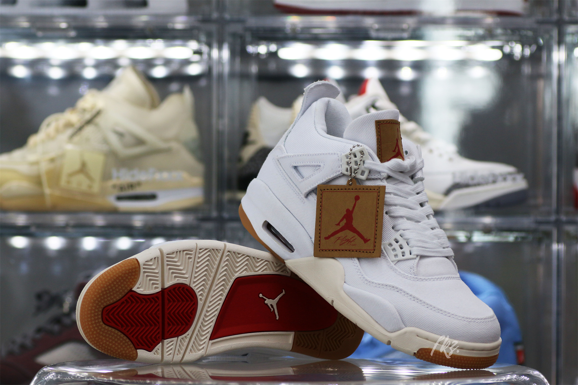 Air Jordan 4 Retro Levi’s White (Levi’s Tag)