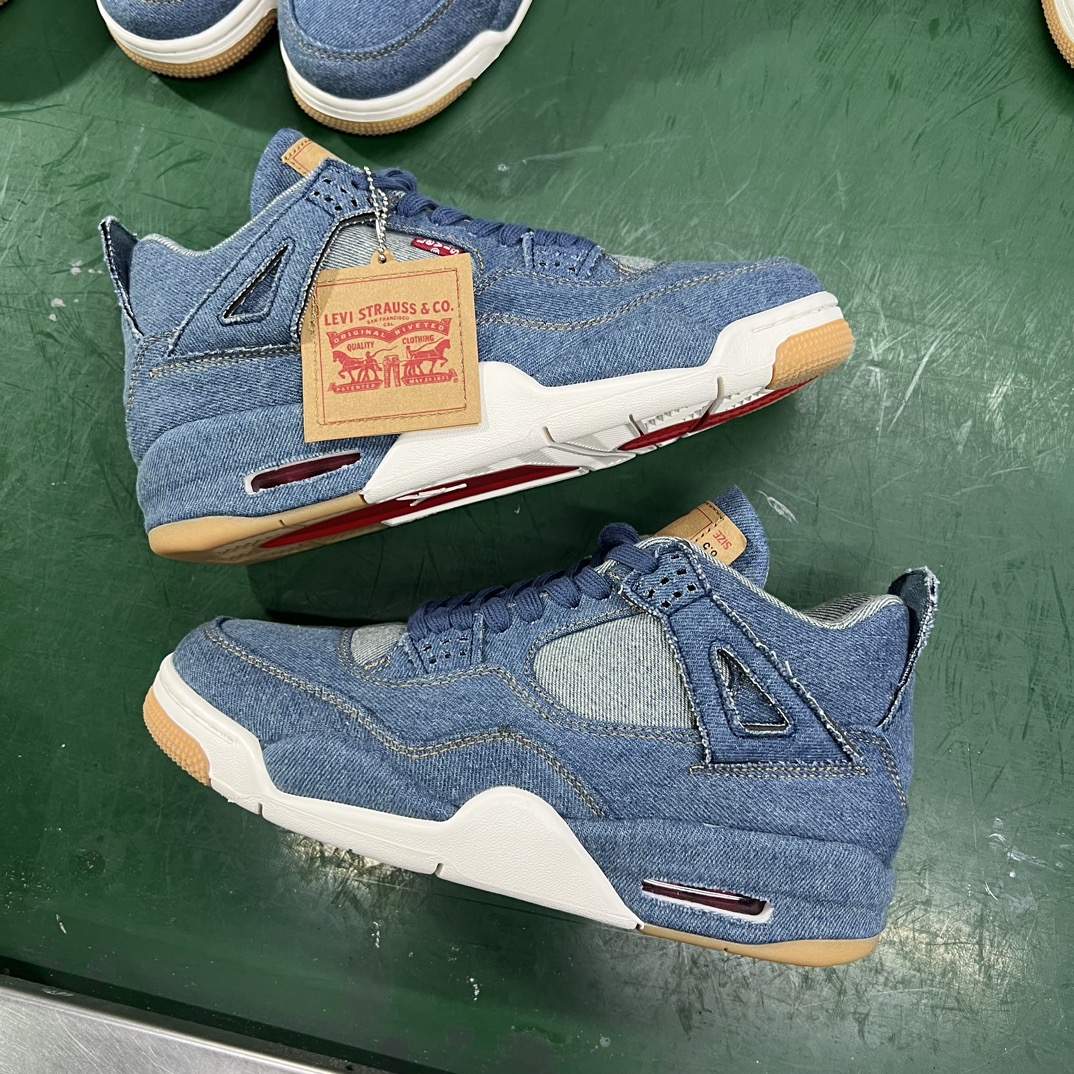 Air Jordan 4 Retro Levi’s Denim (Levi’s Tag)