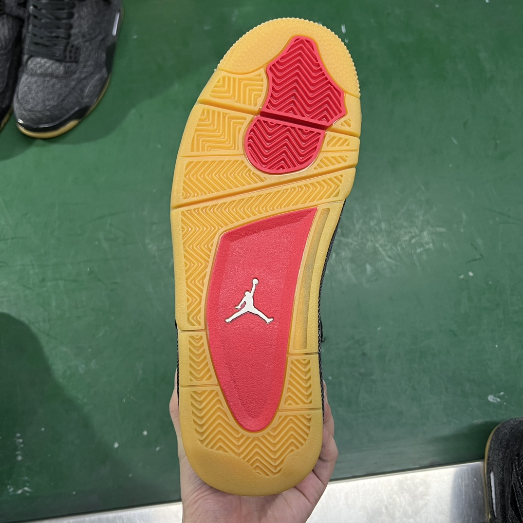 Air Jordan 4 Retro Levi’s Black (Levi’s Tag)