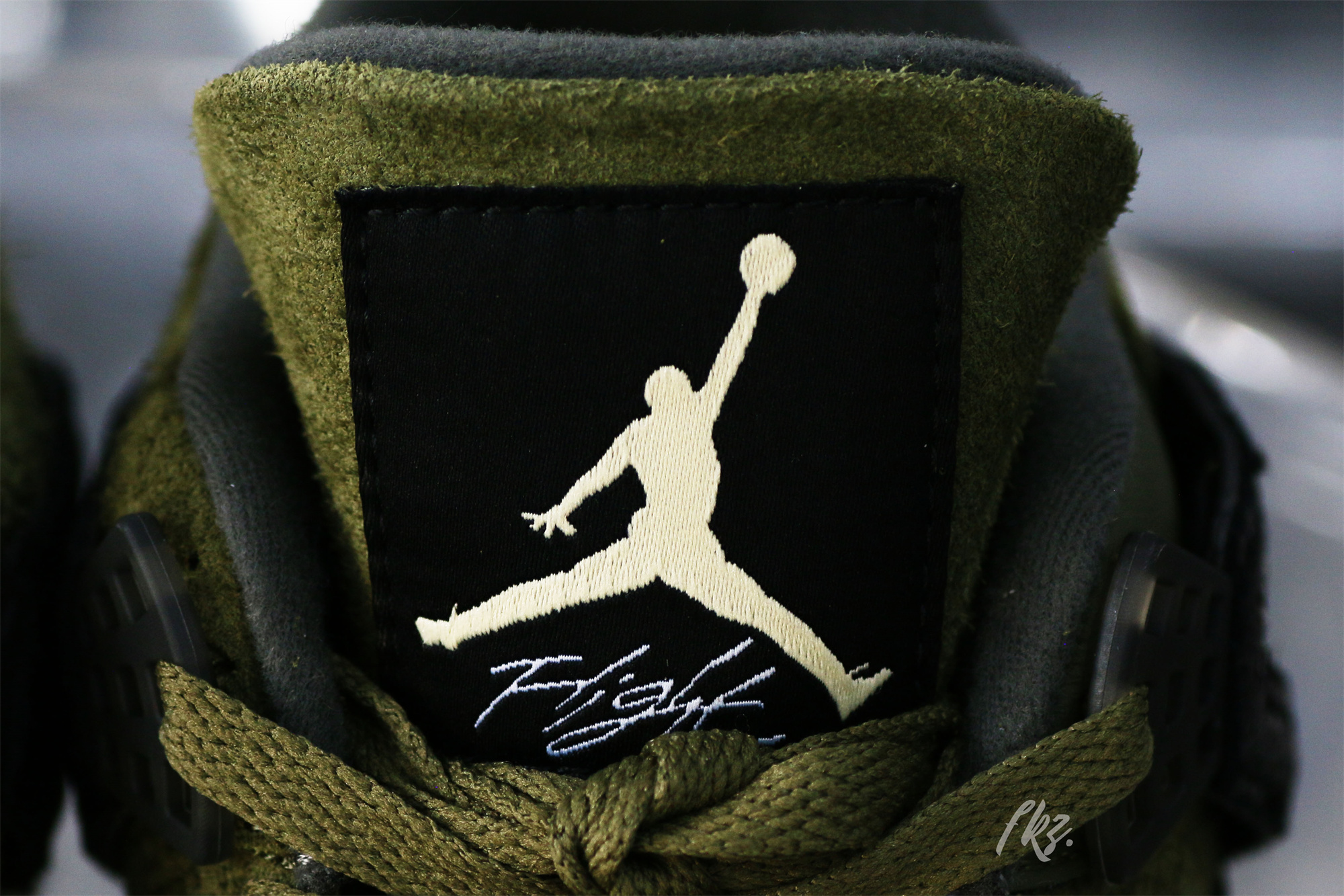Air Jordan 4 Retro SE Craft Medium Olive (LN5 A1)