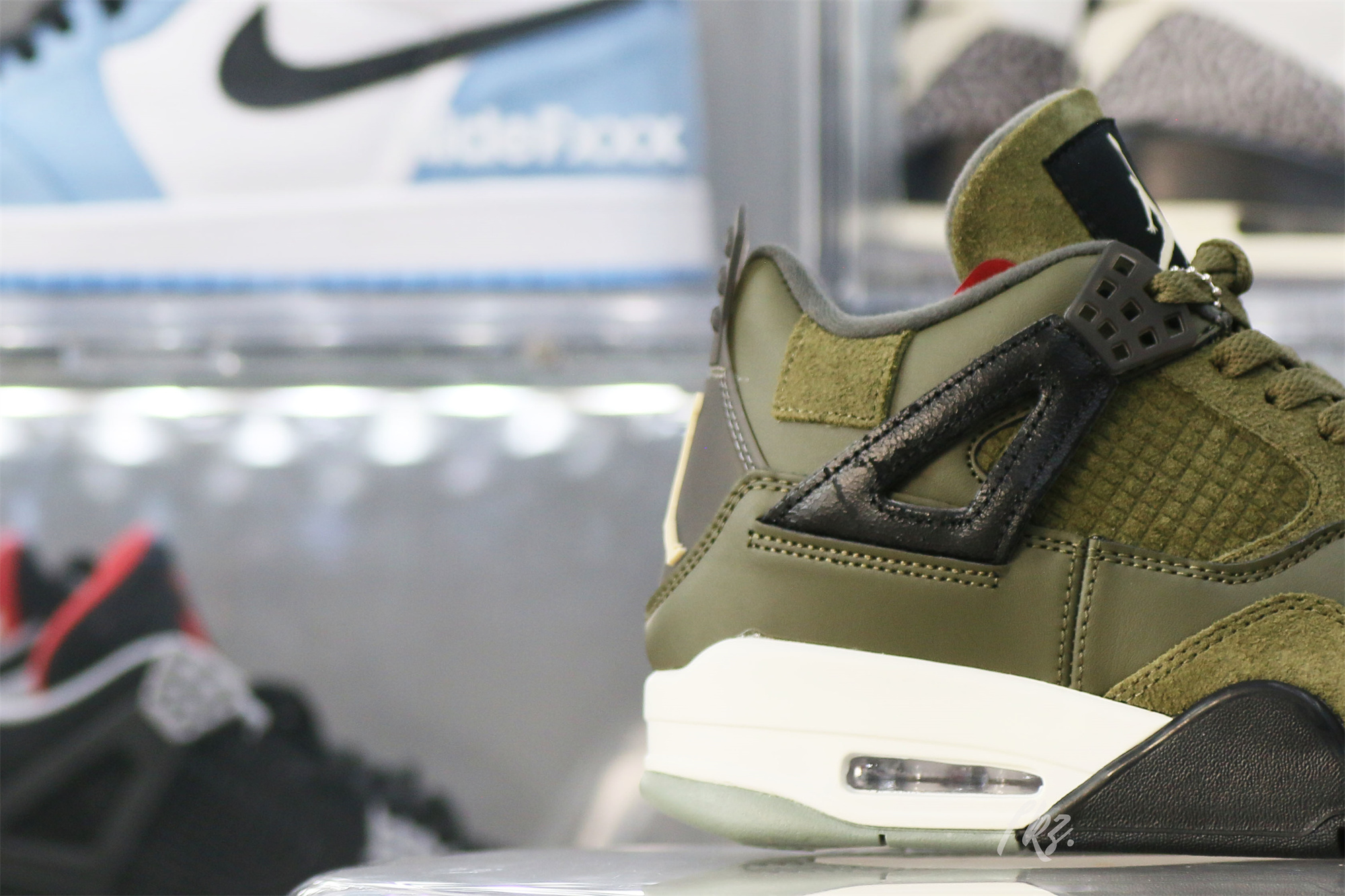 Air Jordan 4 Retro SE Craft Medium Olive (LN5 A1)