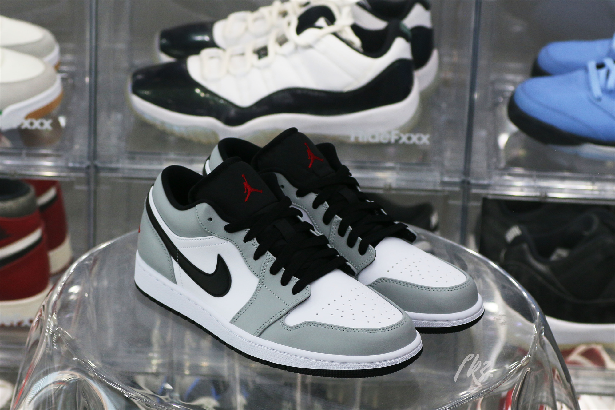 Air Jordan 1 Low Light Smoke Grey