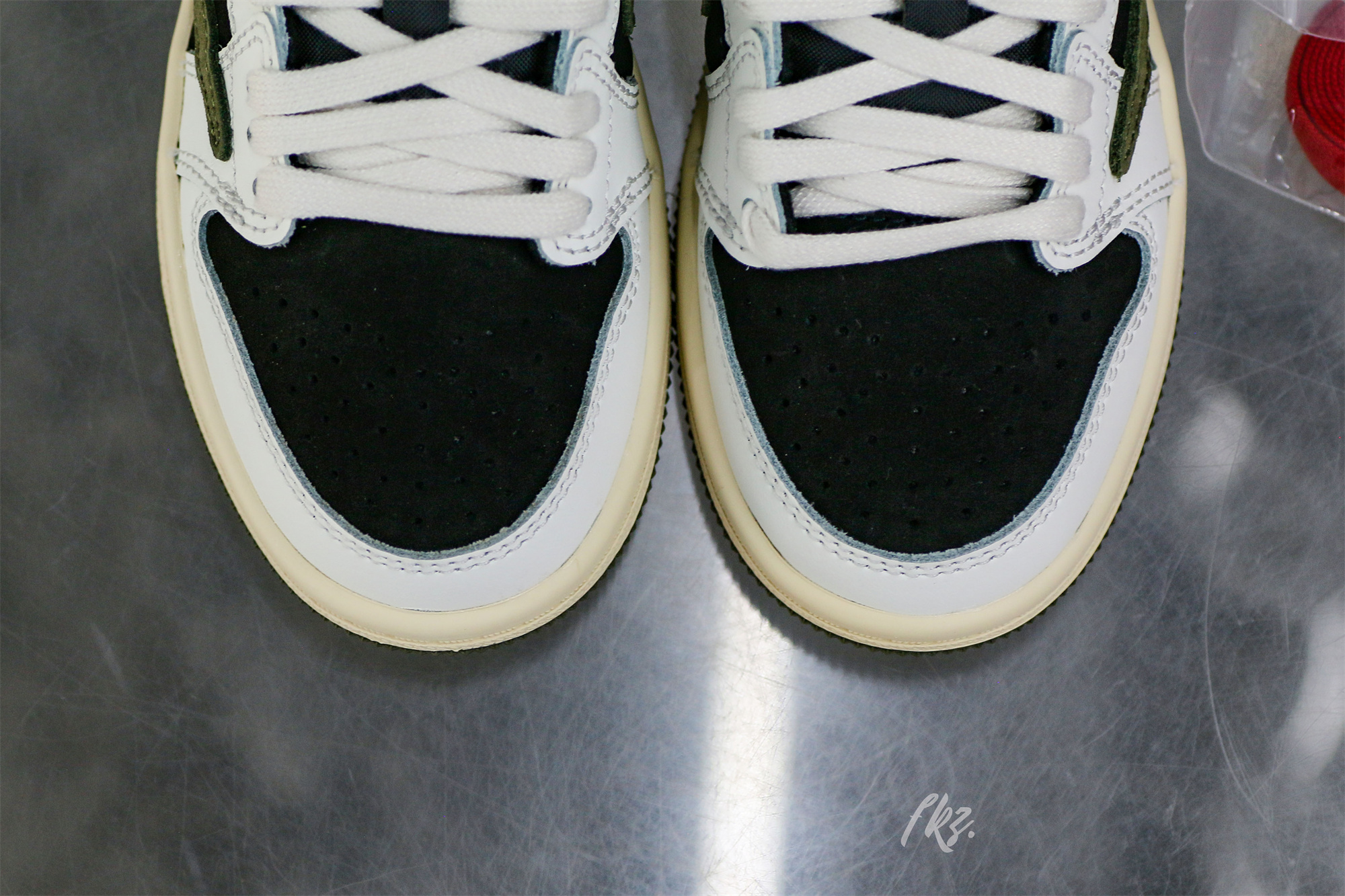 Travis Scott x Jordan 1 Retro Low OG SP Olive Kid (LN5 A1)