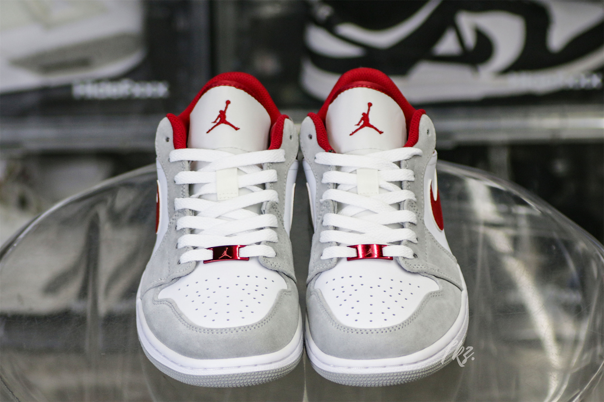 Air Jordan 1 Low SE Light Smoke Grey Gym Red