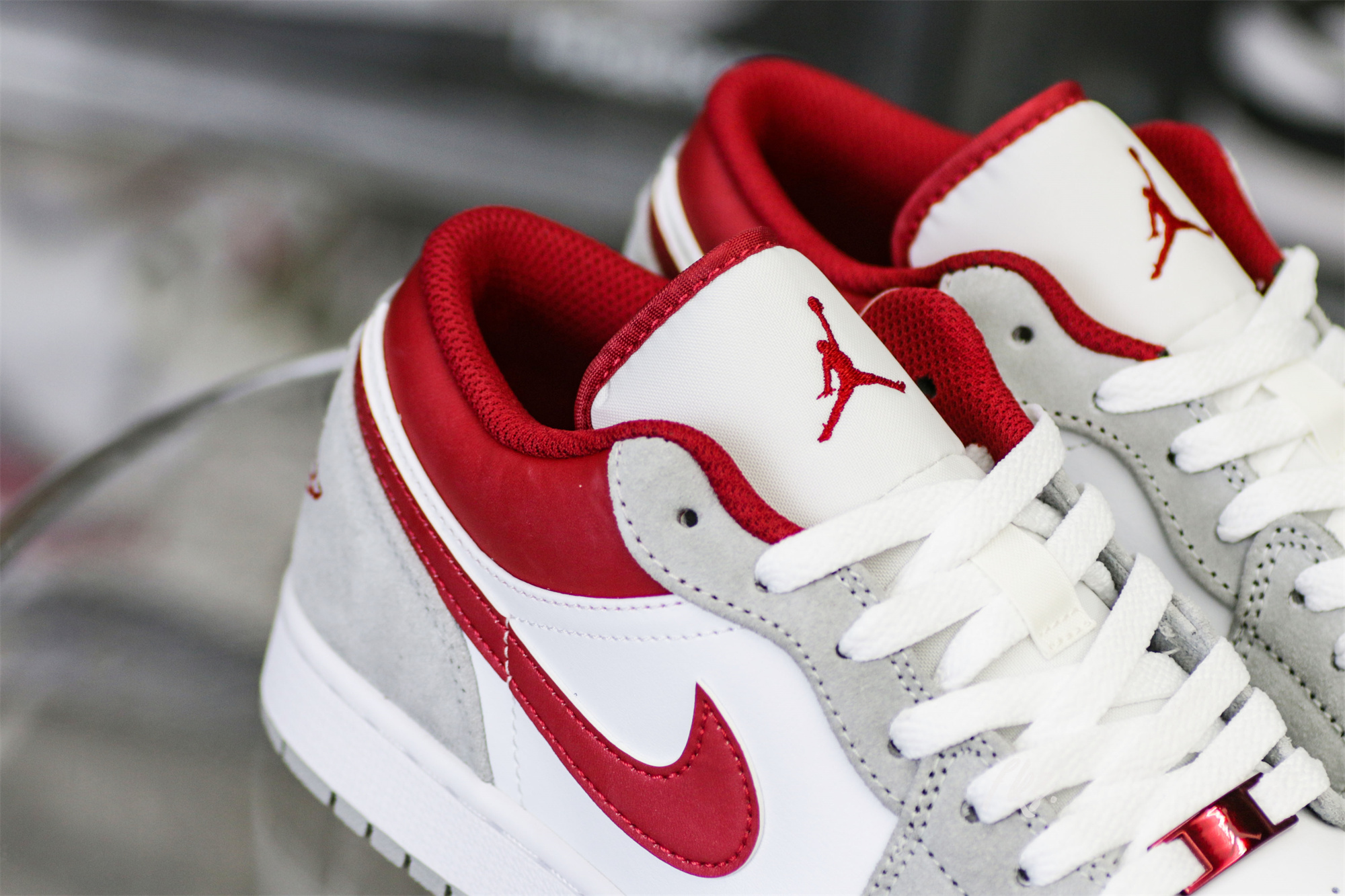 Air Jordan 1 Low SE Light Smoke Grey Gym Red