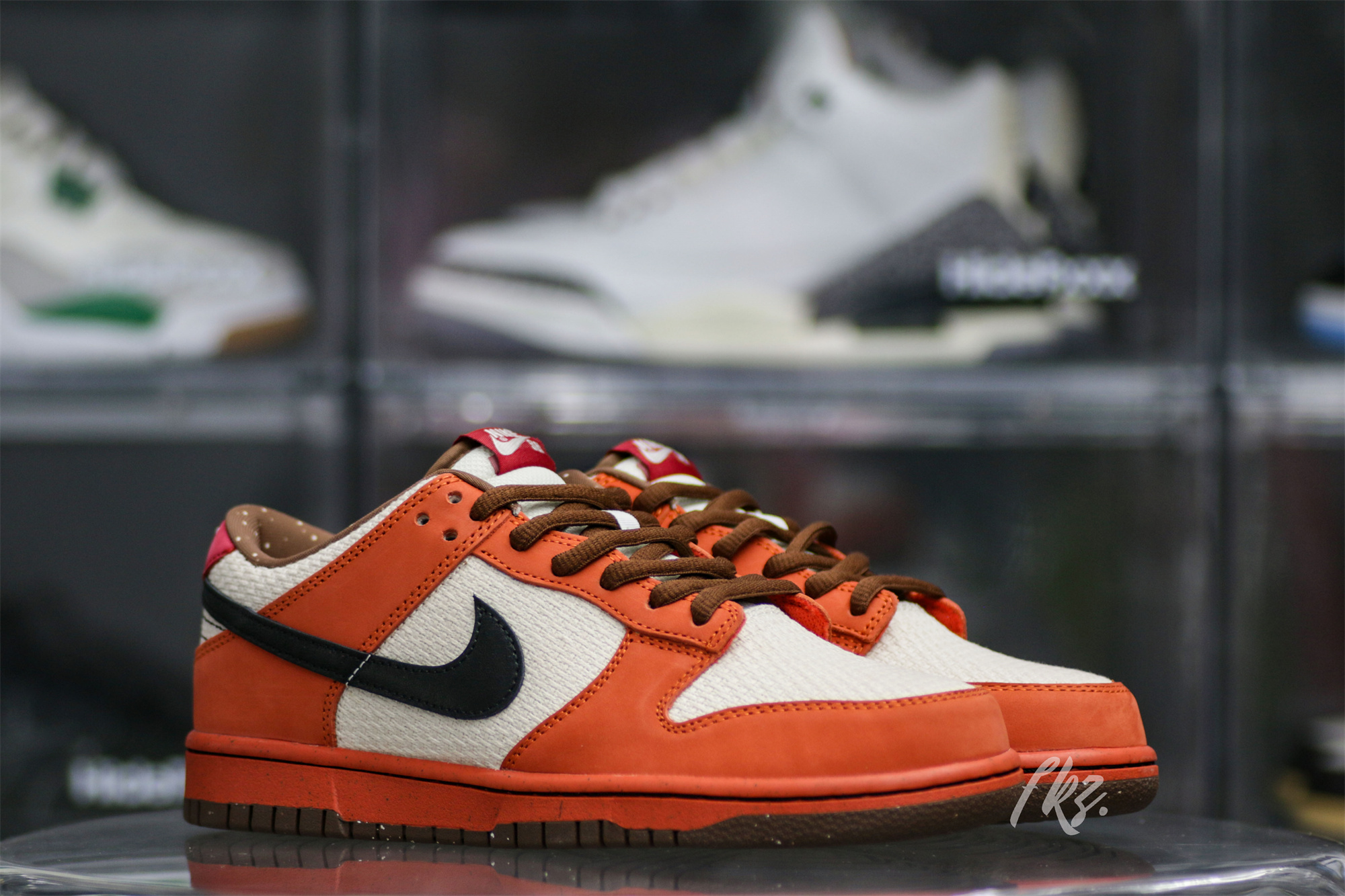 Nike SB Dunk Low Top Ramen 2009