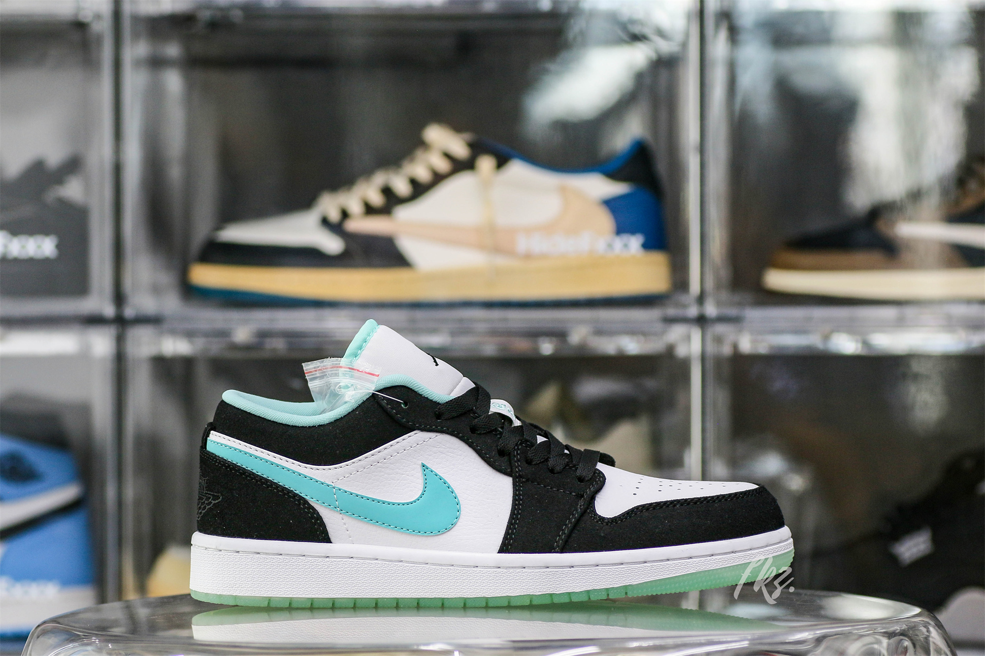 Jordan 1 Low Island Green