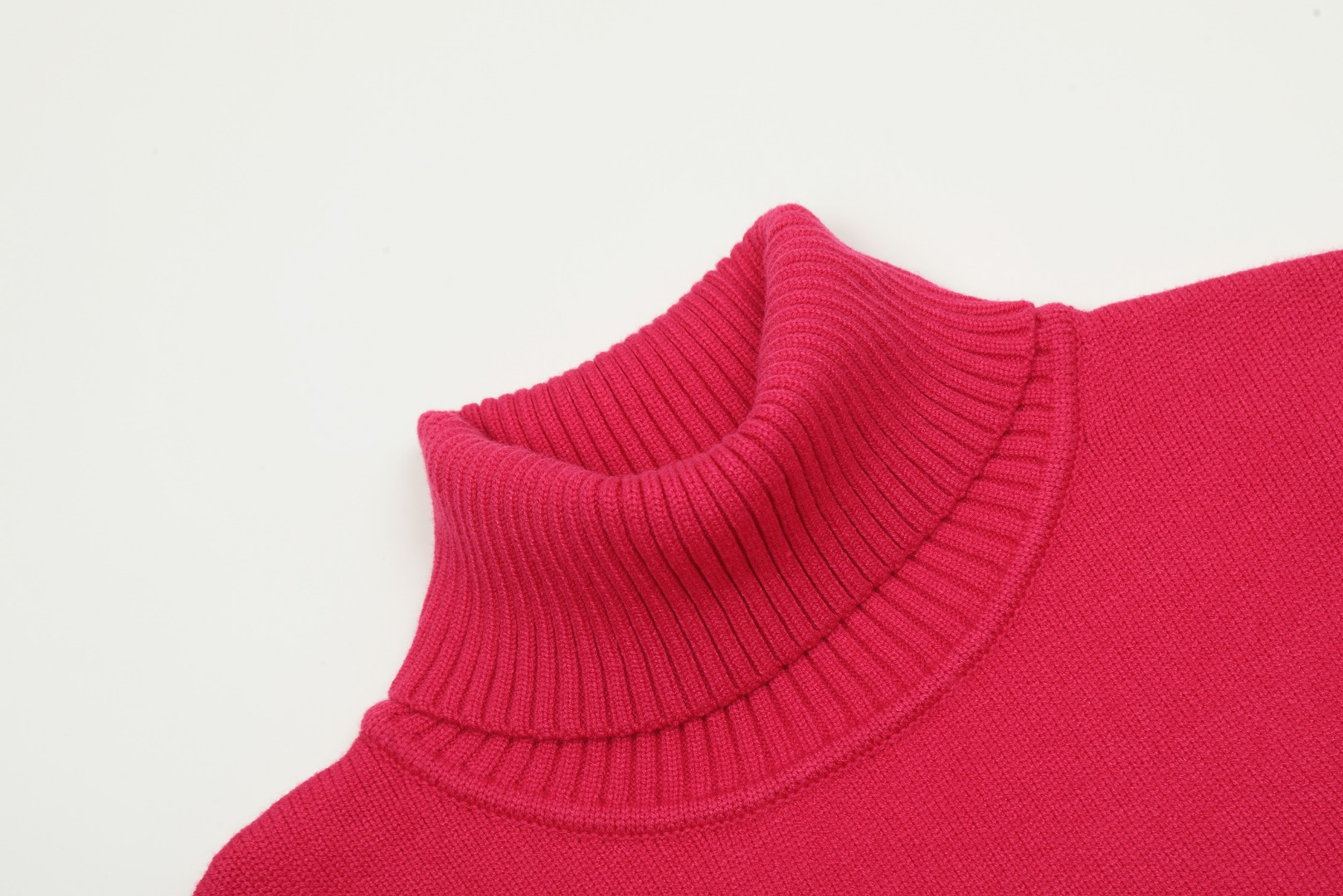 Am1 2024SS classic red jacquard big heart turtleneck sweater