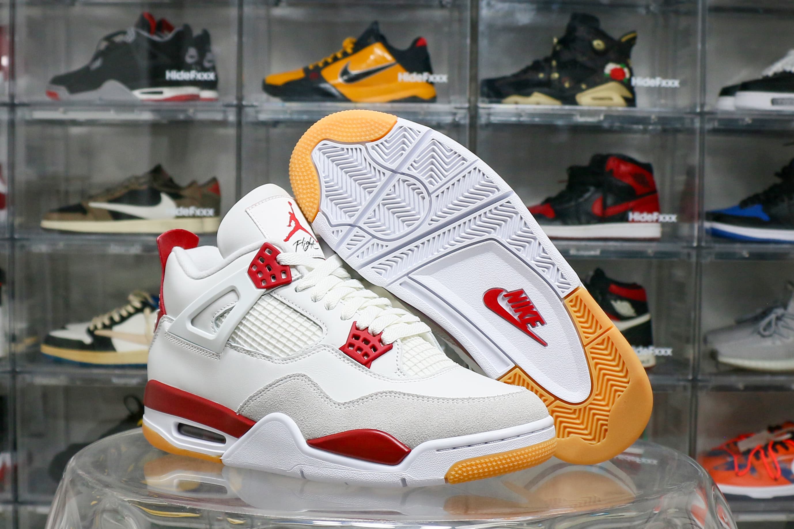 Nike SB x Air Jordan 4 Varsity Red is a Family & Friends (LN5 A1 Batch)