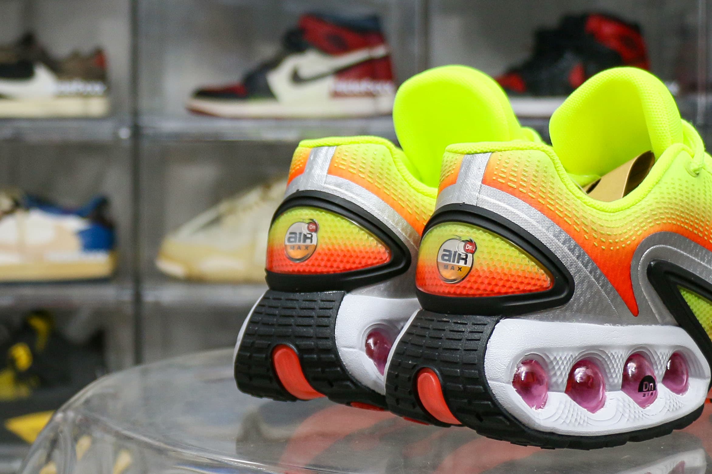 Air Max DN SE Cyber Bright Crimson